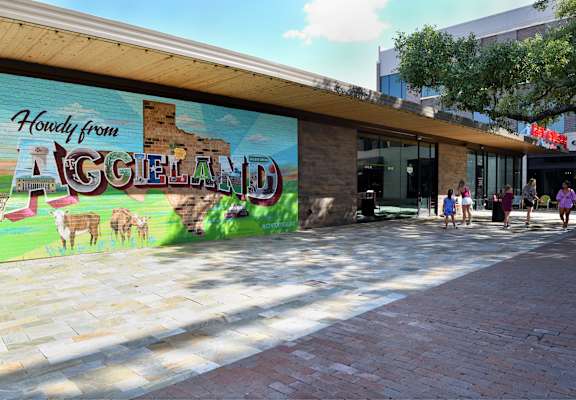 A wall mural with the text "Howdy from LAGGIELAND" is displayed on a building.