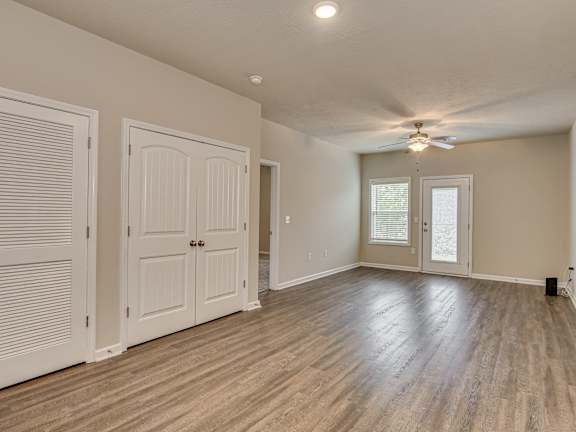 Unfurnished Living Area at Barrington Apartments, Greenwood, SC