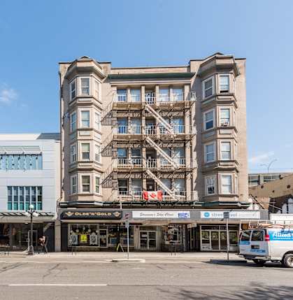 a large building on the corner of a city street