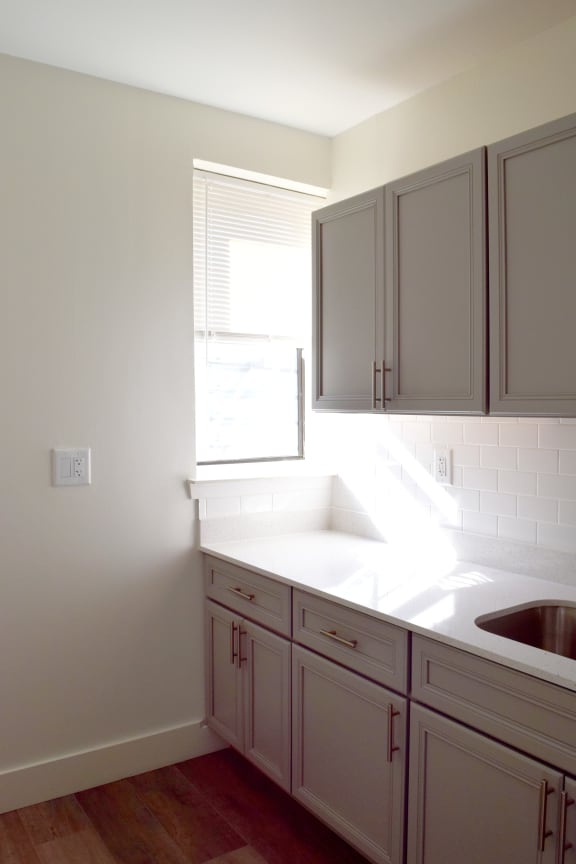 a look at the kitchen in our 1 bedroom apartment at university gardens
