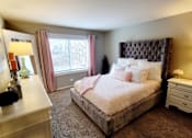 Thumbnail 18 of 45 - large bedroom