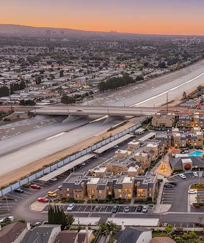 A cityscape with a highway running through it.
