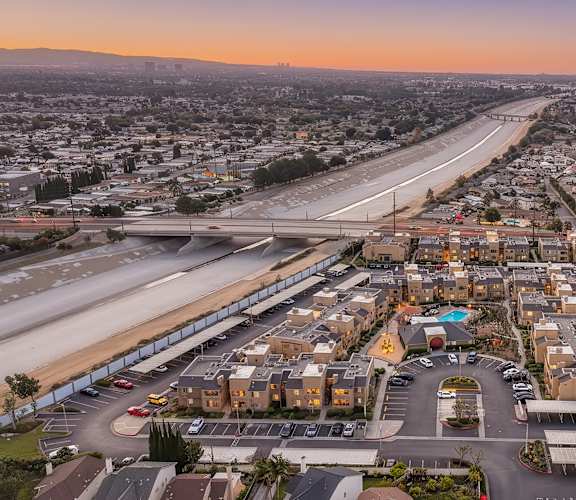 A cityscape with a highway running through it.