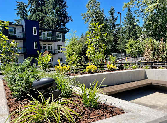 Courtyard Garden at Commons on the Tualatin River, Tualatin, Oregon