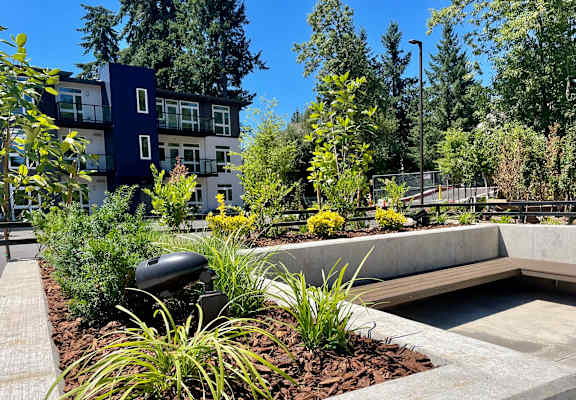 Courtyard Garden at Commons on the Tualatin River, Tualatin