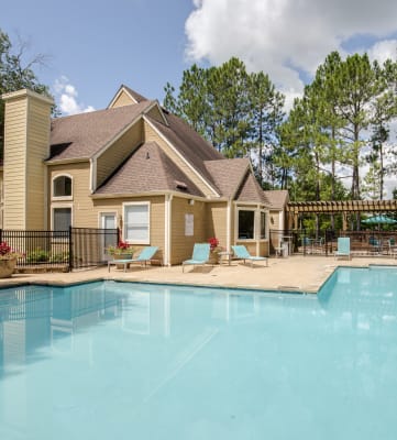 Renaissance at Galleria clubhouse and sparkling swimming pool with sundeck at Renaissance at Galleria in Hoover, AL