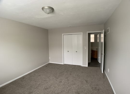 Spacious bed room with bifold closets