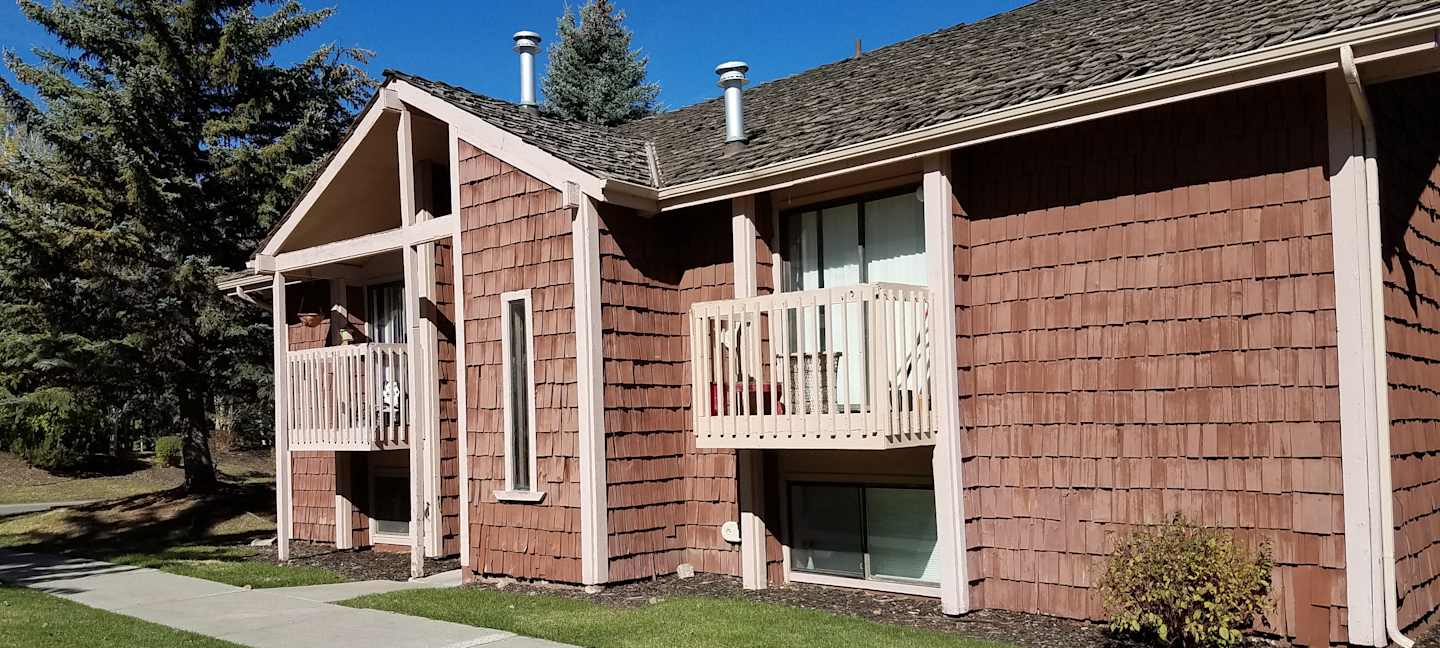 Holiday Village Apartments