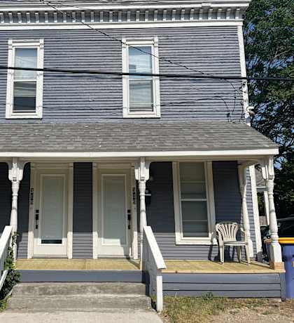 a view of the front of the house