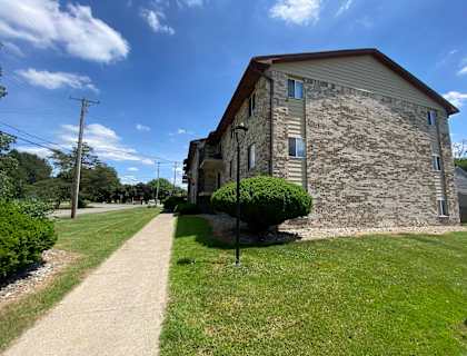 Apartments in Lansing, MI Exterior at Blue Spruce Apartments