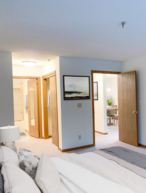 Deer Creek Run Apartments New Berlin, WI Apartments For Rent