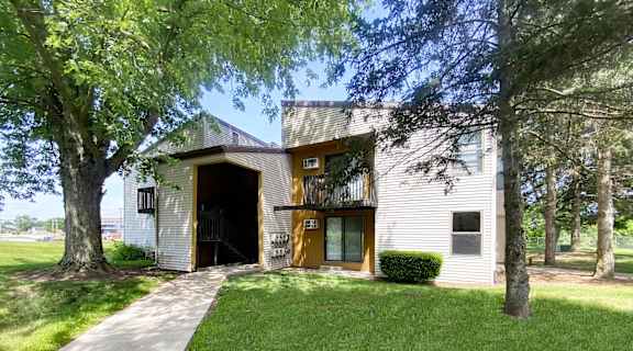 Exterior at Knob Pines Apartments in Charlotte, MI