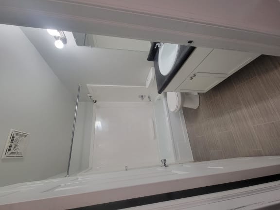 2 Bed- 2nd Floor Full Bathroom