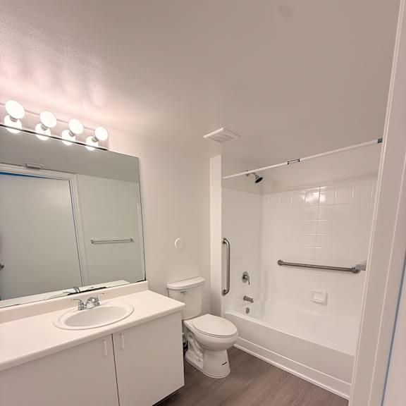 Bathroom at Heron Pointe Apartments, Miramar, FL