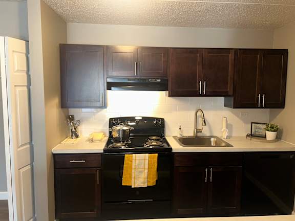 Kitchen at Woodland Ridge, Woodridge, IL