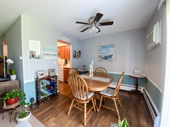 Maple Park 2 Bedroom Dining Area