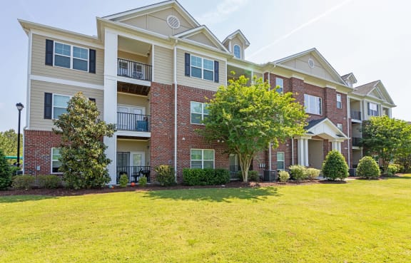 Lush Green Landscape at The Heritage at Arlington Apartment Homes, Greenville, NC 27834