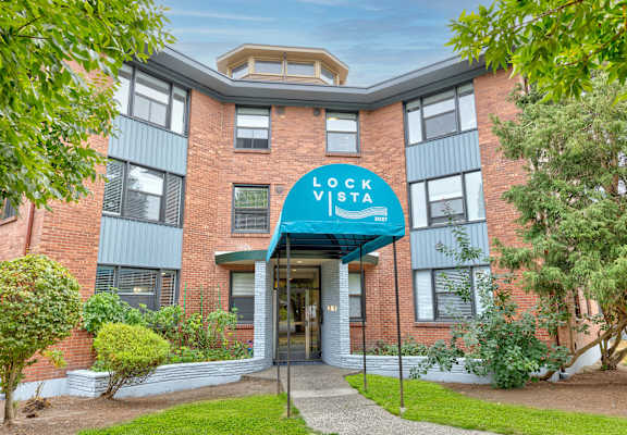 a brick building with a blue sign that reads lock vista