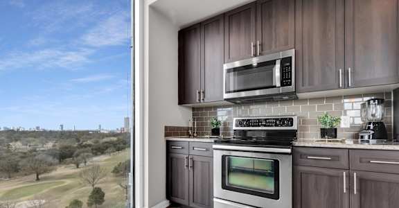 Allure Hermann Park | Kitchen with City View