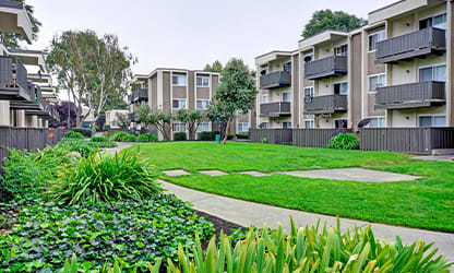 Exterior of Turnleaf apartments