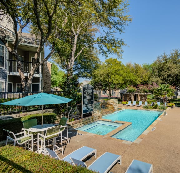 the preserve at ballantyne commons pool and patio with chairs and umbrellas