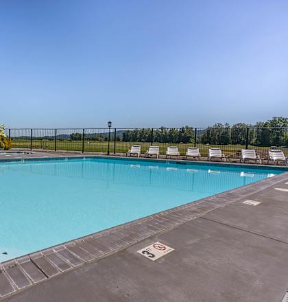 Riverplace Seasonal Pool at Riverplace Apartment Homes, Independence, 97351