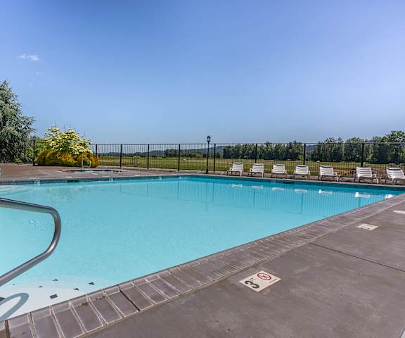 A large outdoor swimming pool with lounge chairs around it at Riverplace Apartment Homes, Independence, 97351
