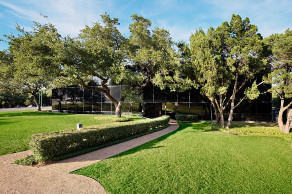 Westlake Oaks Building L
