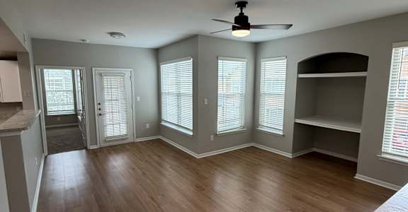 Park at Kirkstall 2-bed living room with wooden floors and a ceiling fan.