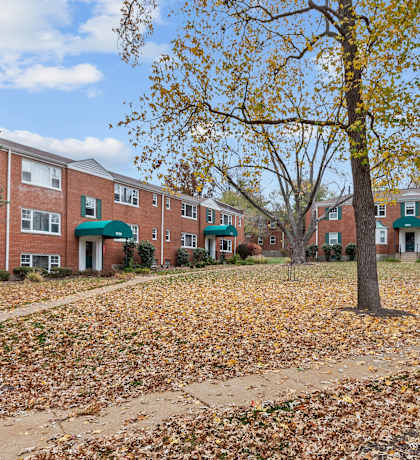 apartment building at Hampton Gardens, Saint Louis, 63139