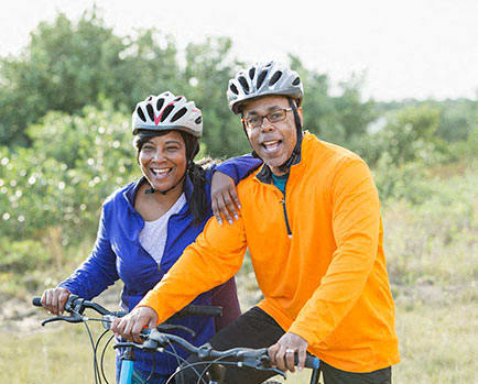 Couple-with-bikes Jefferson Forest