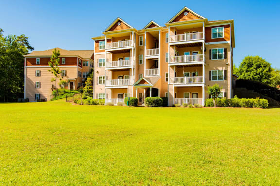 Beautiful landscaping at Stone Ridge Apartment Homes, Mobile, 36695
