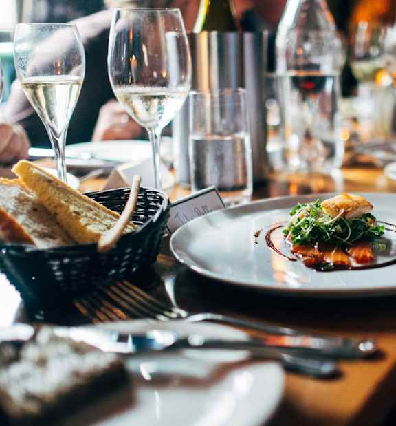 Dining at Atlantic Pointe Apartments, Atlantic Highlands