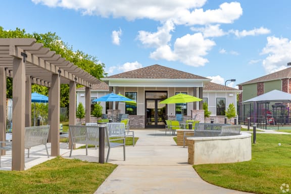 Outdoor Lounge Area at Canebrake Apartment Homes, Shreveport, LA, 71115