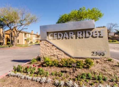 a sign that says cedar ridge in front of a street