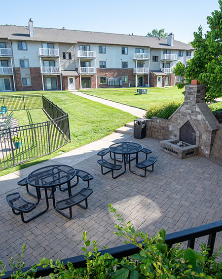 firepit and picnic area at eastland apartments in Grand Rapids