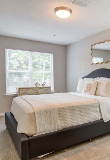 Flats at Riverview apartments in Duluth Georgia photo of a bedroom with a bed and two windows
