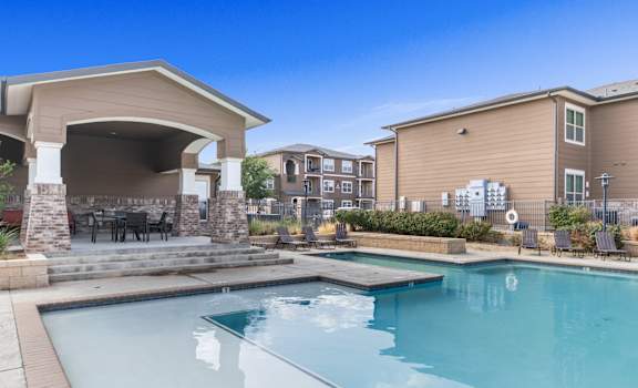 the swimming pool at the preserve at polk apartments