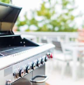 Outdoor Grill & Patio Area