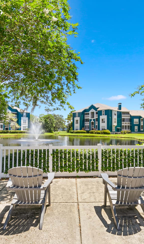 Sundeck Overlooking The Pond & Fountain With A