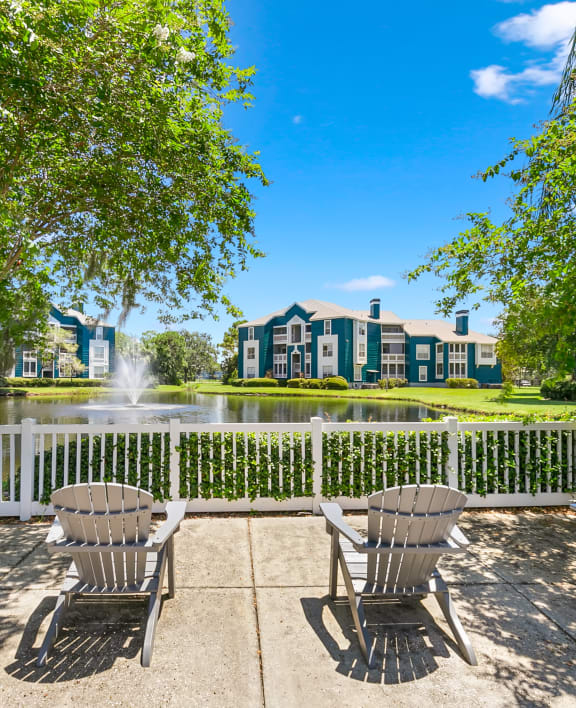 Sundeck Overlooking The Pond & Fountain With A