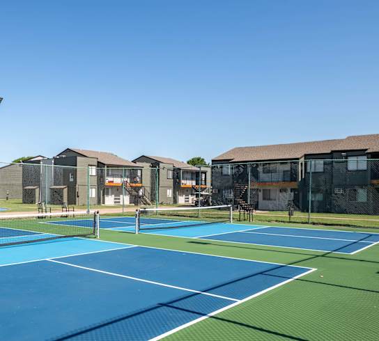 tennis courts at the falls at rolland park apartments fl