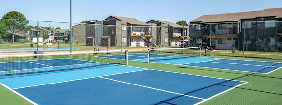 tennis courts at the falls at rolland park apartments fl