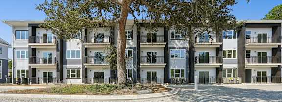 Exterior View of Apartment at The Palms Apartments, Charleston, SC 29407