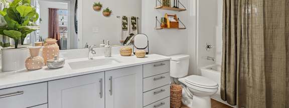 Full Bathroom at The Parker Aiken Apartments, Aiken