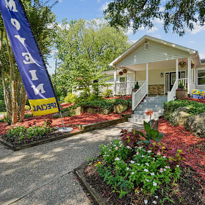 Outdoor Garden Space at Windsor Harbor Apartments, Charlotte, NC 28215