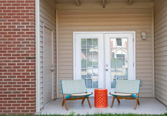 front porch at the whispering winds apartments in pearland, tx