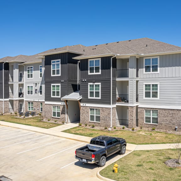 The Palms at Sunset Lakes Apartments in Zachary, LA