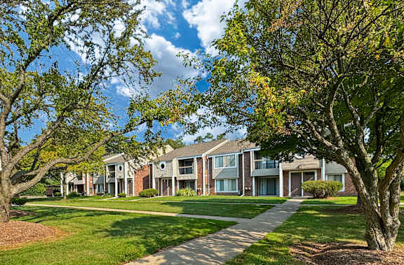 Outdoor Garden Space at Park Lane Apartments, Michigan, 48033