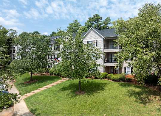 Exterior View at Magnolia Pointe Apartments in Duluth, GA